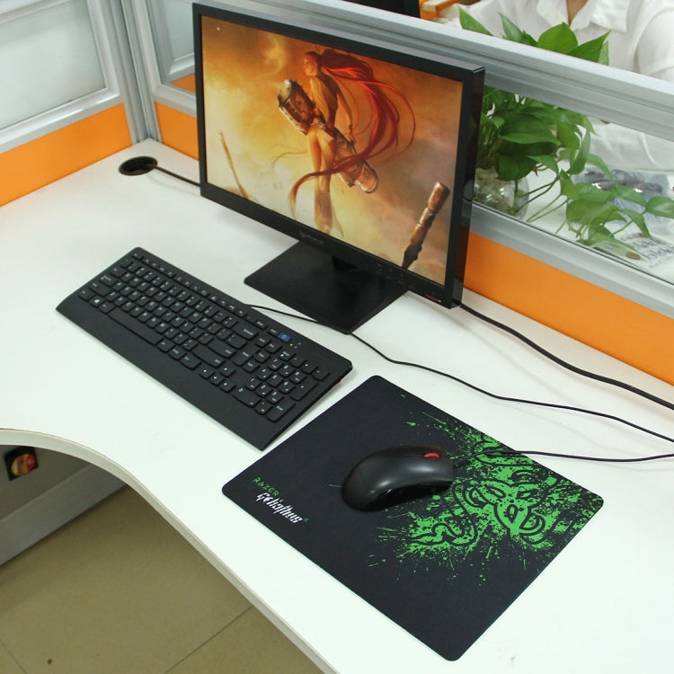 Extended Large Slim Anti-Slip Razer Pattern Soft Rubber Smooth Cloth Surface Game Keyboard Mouse Pad Mat, Size: 317 x 244 x 2 mm, Size: 32cm x 24cm